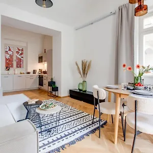 Visit Oomph Praga