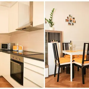 Appartement Yellow Few Steps From Metro, Praag